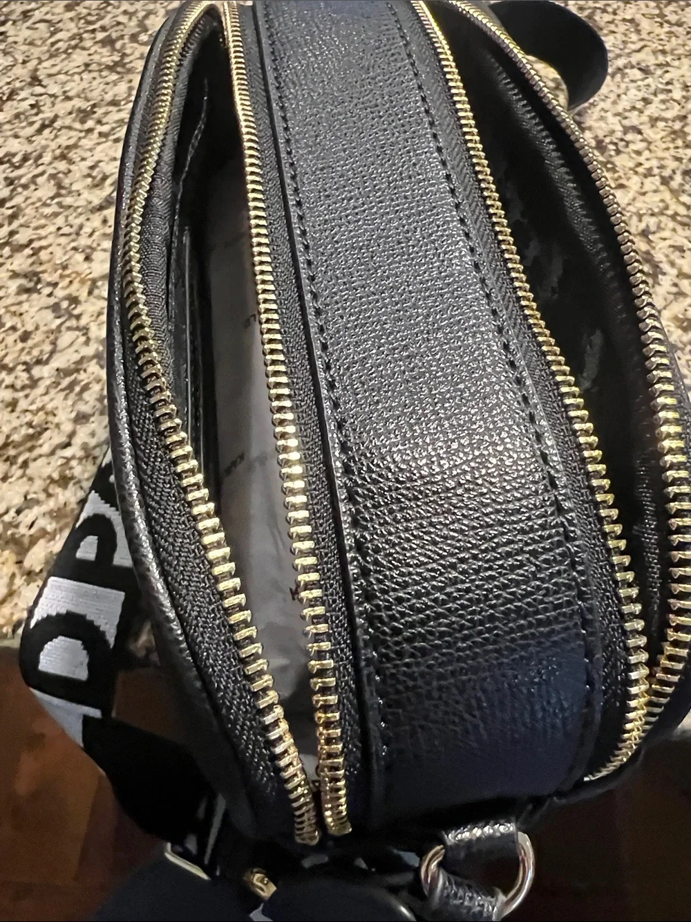 Karl Lagerfeld compact black